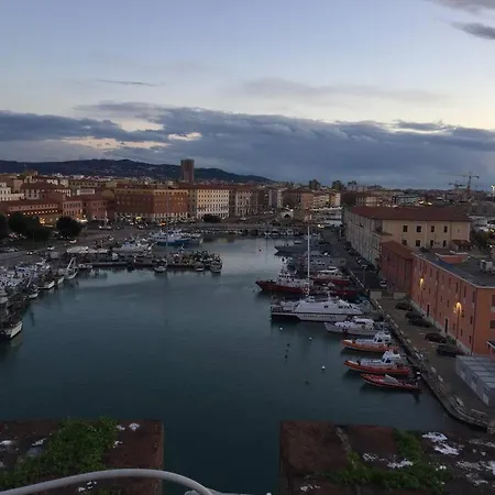 Centro Con Le Comodità Appartement